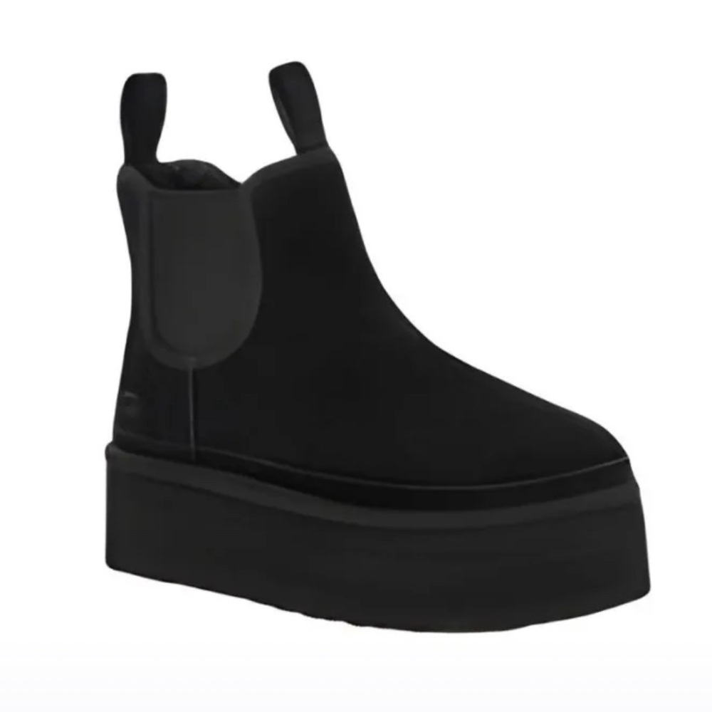 Brand new UGG|W Neumel Platform Chelsea Boot| size:8w and 7w| black